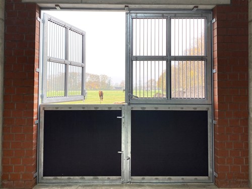 Porte d'écurie en 2 parties  avec fenêtre 2400 B mm x3000mmH