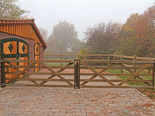 Double barrière en bois Sussex, 120 cm H x 600 cm L,